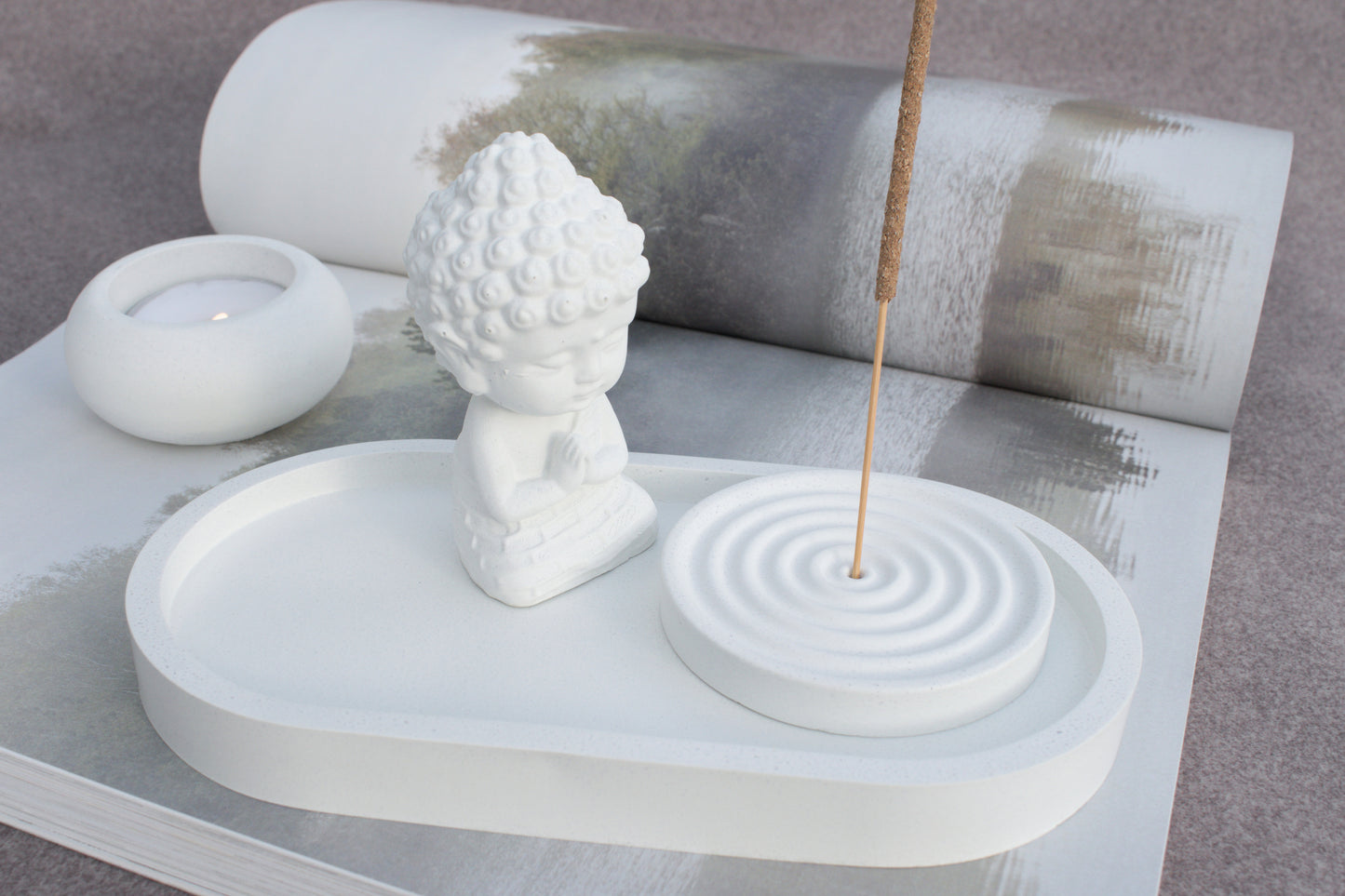 Buddha Deko Set aus weißem Beton – für eine Auszeit beim Yoga oder Relaxen