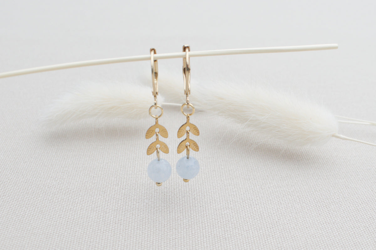Goldenes Armband mit Blättern und Aquamarin, Edelstein Schmuck, Boho Schmuck