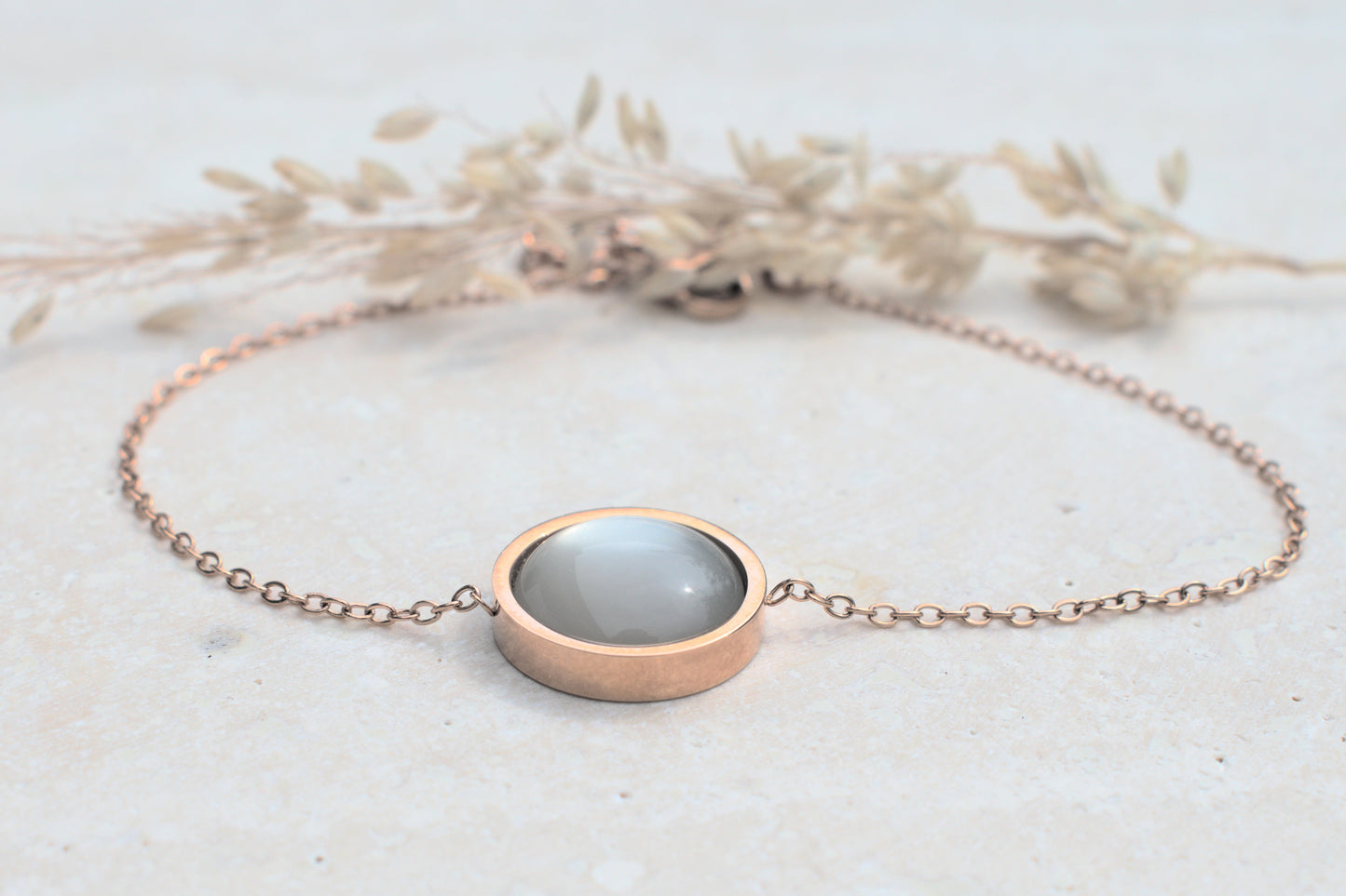 Rosegoldene Kette mit himmelblauem Cabochon