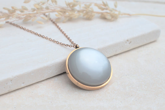 Rosegoldene Kette mit himmelblauem Cabochon