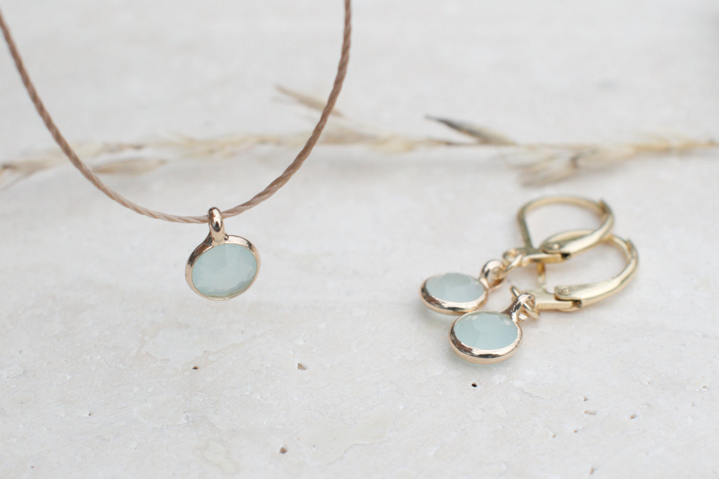 Minimalistische Kette mit türkis goldenem Anhänger