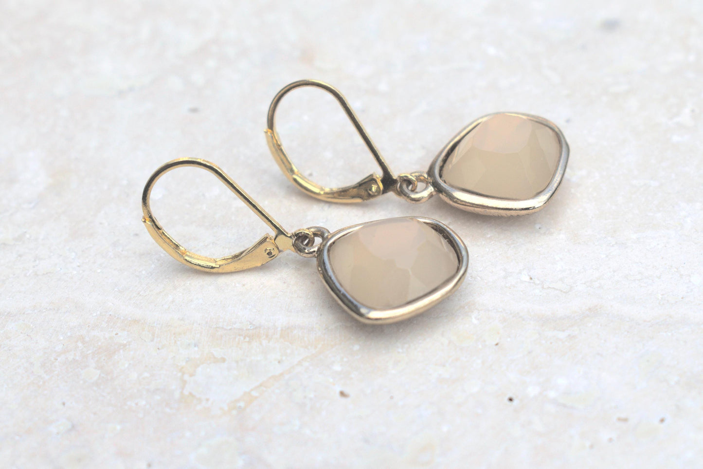 Halskette mit rosa Anhänger, Halskette in gold, elegante Halskette, zarte Halskette