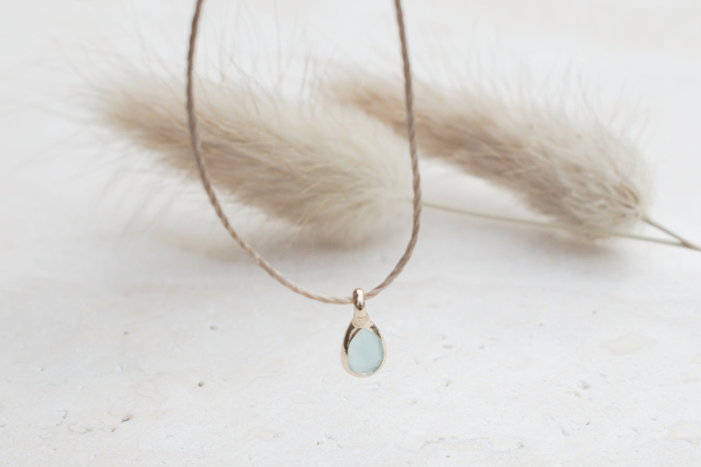 Minimalistische Kette mit türkis goldenem tropfen Anhänger