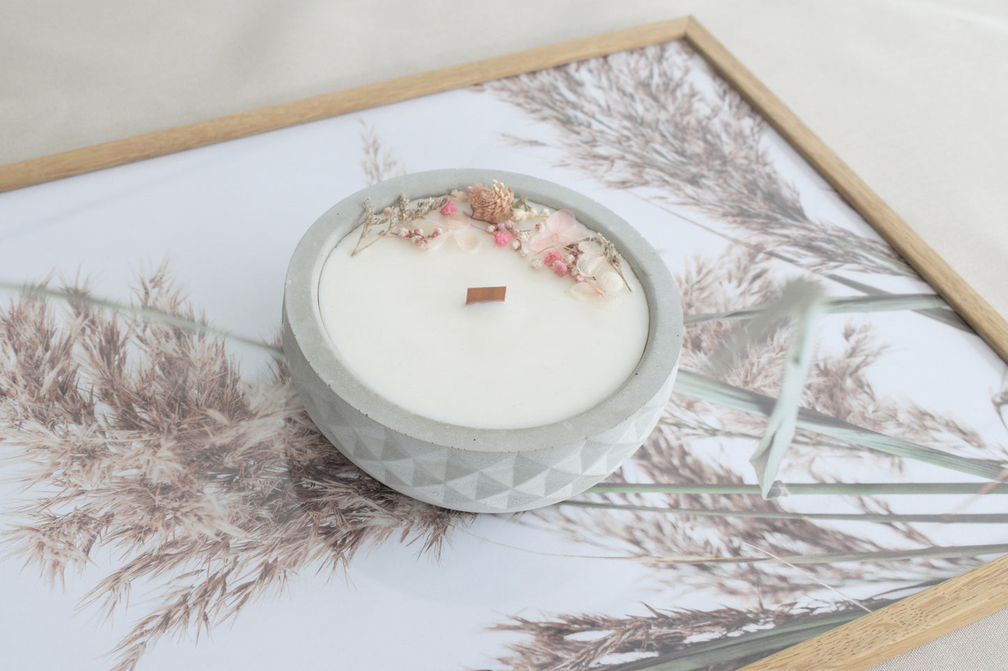 Handmade Vegan Candle, Scented Candle with Dried Flowers, Wood Wick Candle, Vanilla Candle, Soy Candle, Candle with Concrete, Hand-Poured Candle