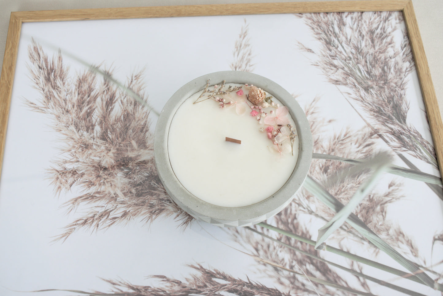 Handmade Vegan Candle, Scented Candle with Dried Flowers, Wood Wick Candle, Vanilla Candle, Soy Candle, Candle with Concrete, Hand-Poured Candle