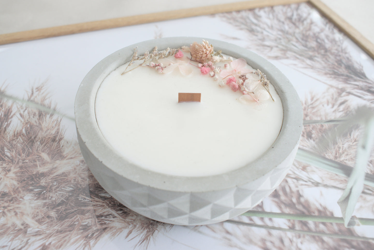 Handmade Vegan Candle, Scented Candle with Dried Flowers, Wood Wick Candle, Vanilla Candle, Soy Candle, Candle with Concrete, Hand-Poured Candle