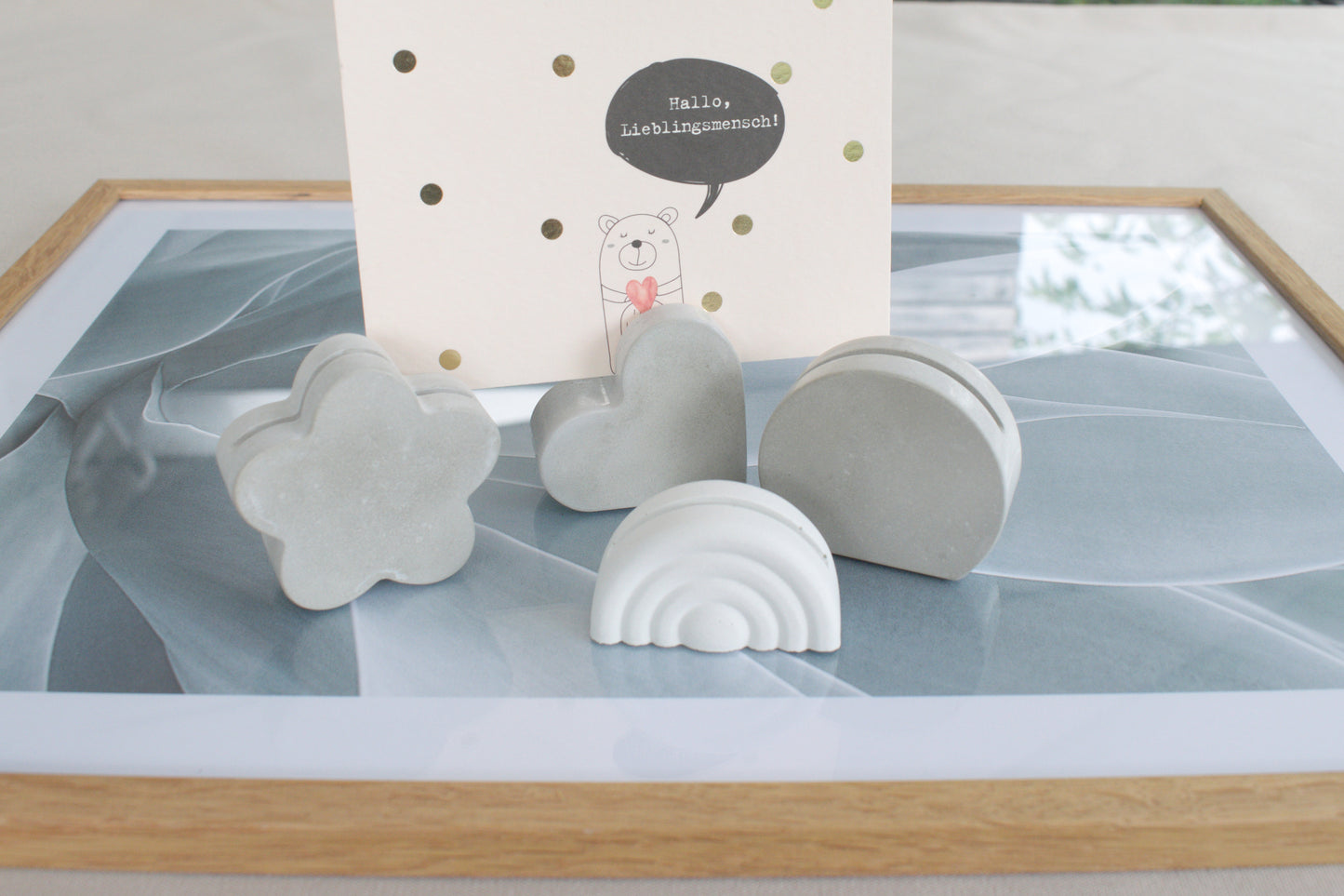 Fotohalter aus Beton, Fotoaufsteller, Tischdeko Hochzeit,  Visitenkartenhalter Herz, Blume, Kreis oder Regenbogen, Kartenhalter aus Beton