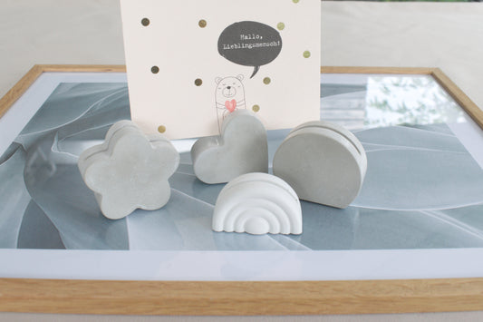 Fotohalter aus Beton, Fotoaufsteller, Tischdeko Hochzeit,  Visitenkartenhalter Herz, Blume, Kreis oder Regenbogen, Kartenhalter aus Beton