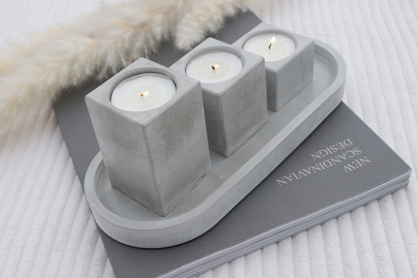 Kerzenhalter Set aus grauem Beton – 3 Teelichthalter mit Tablett | Industrial & Skandi Stil
