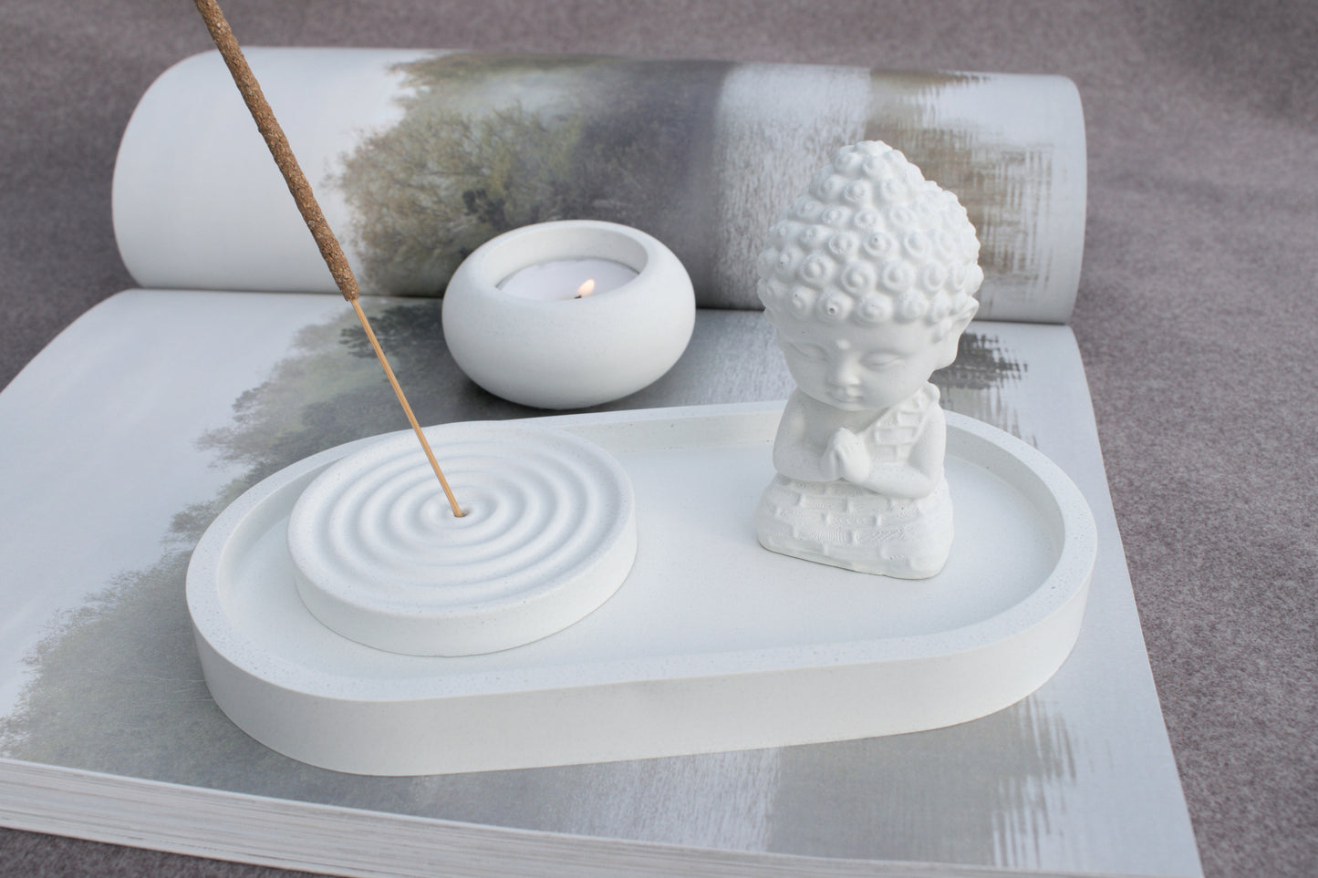 Buddha Deko Set aus weißem Beton – für eine Auszeit beim Yoga oder Relaxen