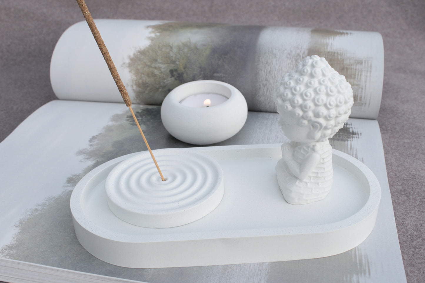 Buddha Deko Set aus weißem Beton – für eine Auszeit beim Yoga oder Relaxen