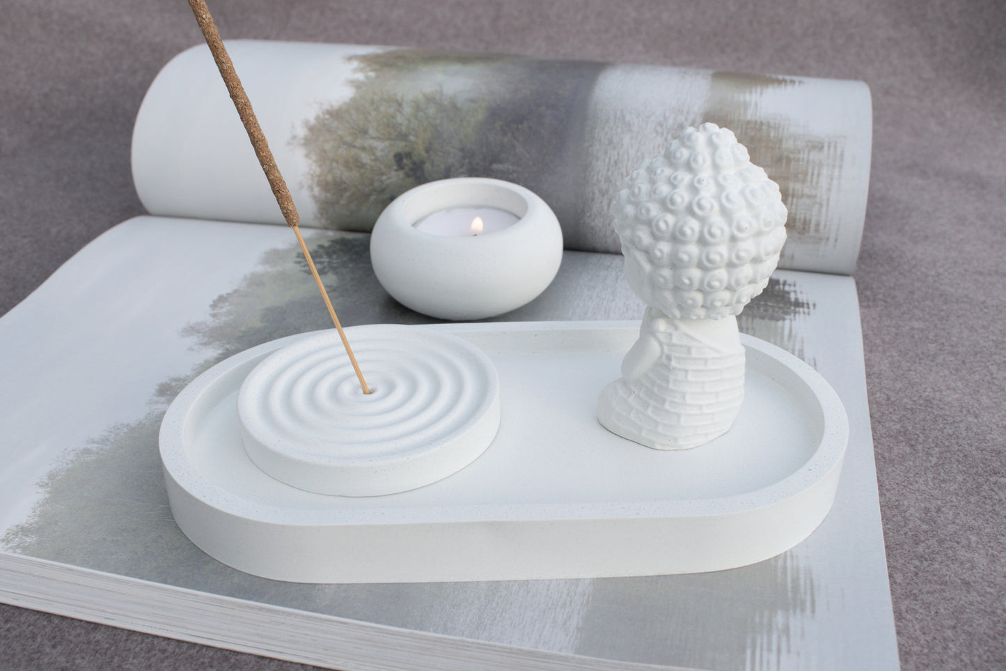 Buddha Deko Set aus weißem Beton – für eine Auszeit beim Yoga oder Relaxen