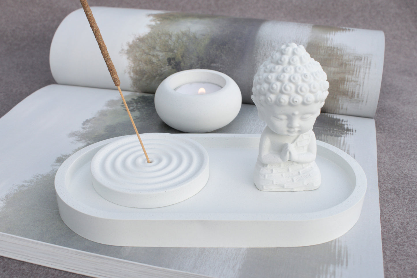 Buddha Deko Set aus weißem Beton – für eine Auszeit beim Yoga oder Relaxen