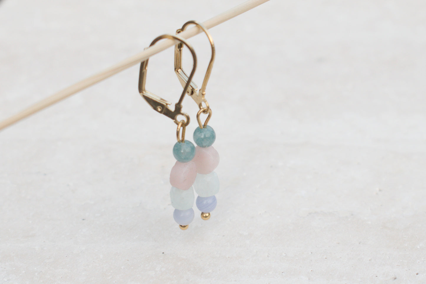 Sommerliche Edelstein-Ohrringe mit Aquamarin, Opal und Lapislazuli, Leichte Boho Ohrhänger, Handgefertigter Schmuck