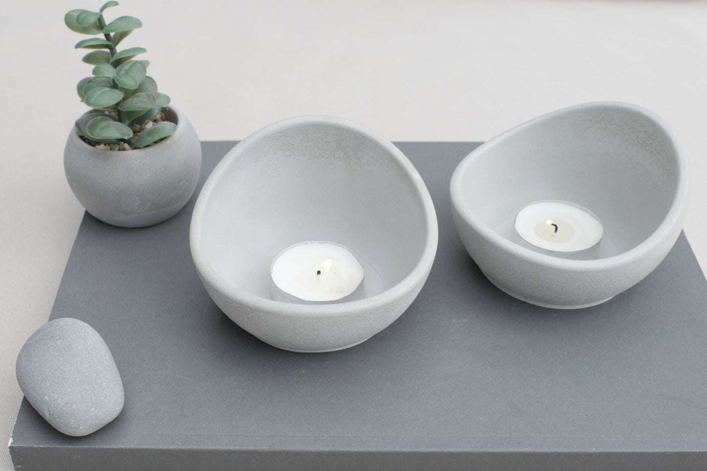 2er Set Kerzenhalter aus grauem Beton – Teelichthalter Skandi Industrial Style – Tischdeko Wohnzimmer – Minimalistische Deko Geschenkidee
