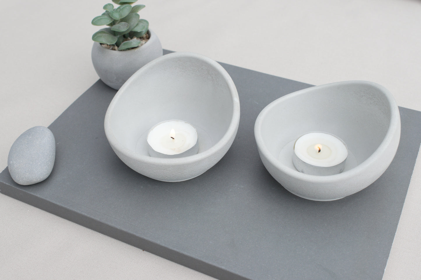2er Set Kerzenhalter aus grauem Beton – Teelichthalter Skandi Industrial Style – Tischdeko Wohnzimmer – Minimalistische Deko Geschenkidee