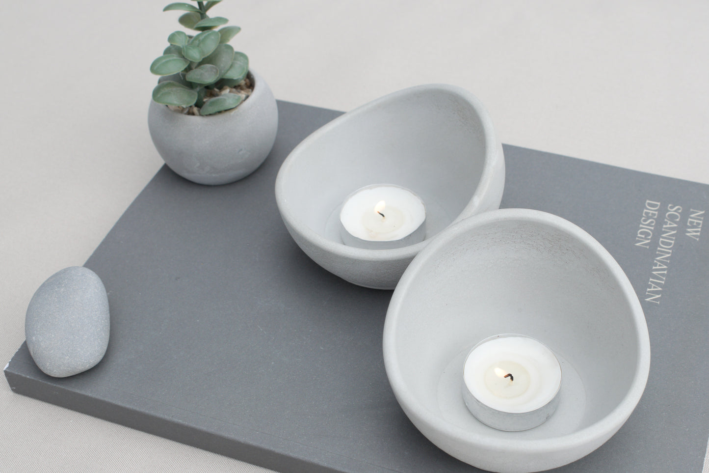 2er Set Kerzenhalter aus grauem Beton – Teelichthalter Skandi Industrial Style – Tischdeko Wohnzimmer – Minimalistische Deko Geschenkidee