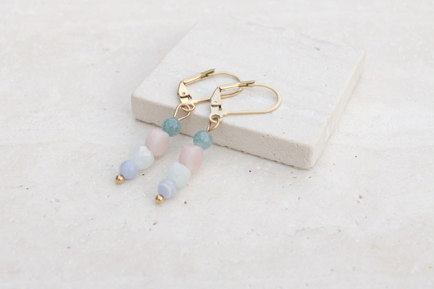 Sommerliche Edelstein-Ohrringe mit Aquamarin, Opal und Lapislazuli, Leichte Boho Ohrhänger, Handgefertigter Schmuck