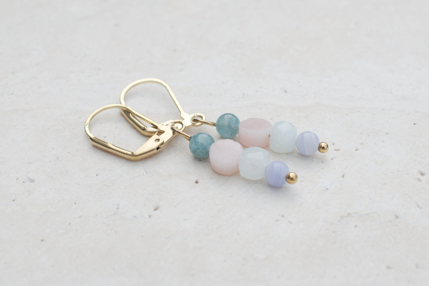Sommerliche Edelstein-Ohrringe mit Aquamarin, Opal und Lapislazuli, Leichte Boho Ohrhänger, Handgefertigter Schmuck