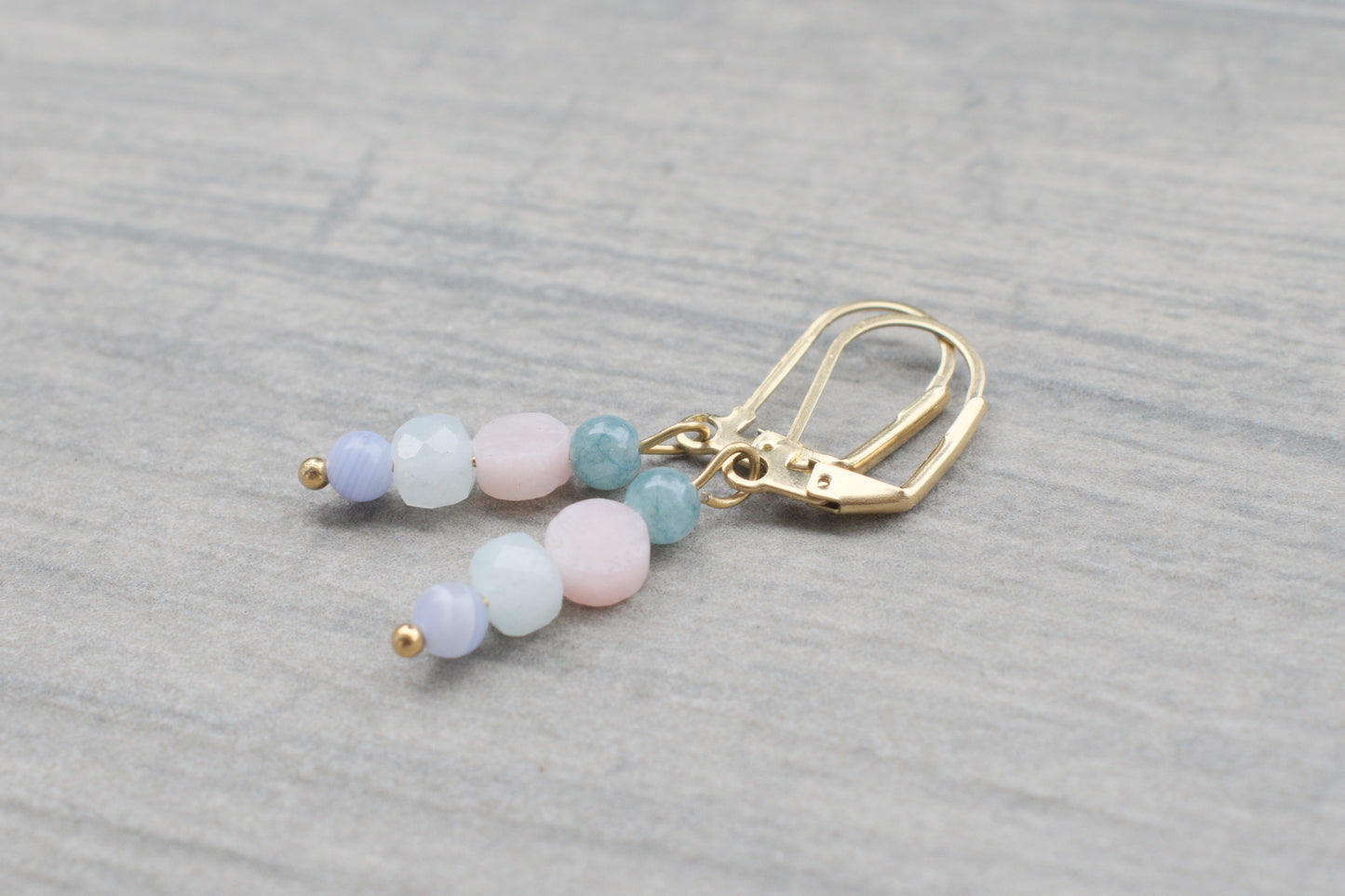 Sommerliche Edelstein-Ohrringe mit Aquamarin, Opal und Lapislazuli, Leichte Boho Ohrhänger, Handgefertigter Schmuck