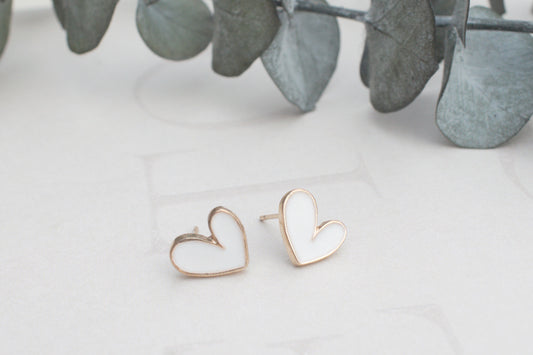 Weiße Herz Ohrstecker mit goldenem Rahmen, liebevolle Ohrringe, romantischer Schmuck, Geschenk für Sie