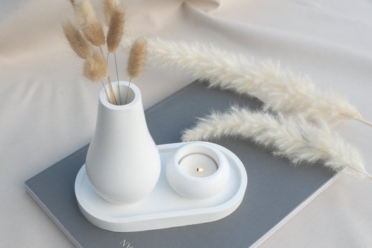 Set aus weißem Beton mit Tablett, Vase und Teelichthalter, minimalistische Deko im Industrial und Skandi Style