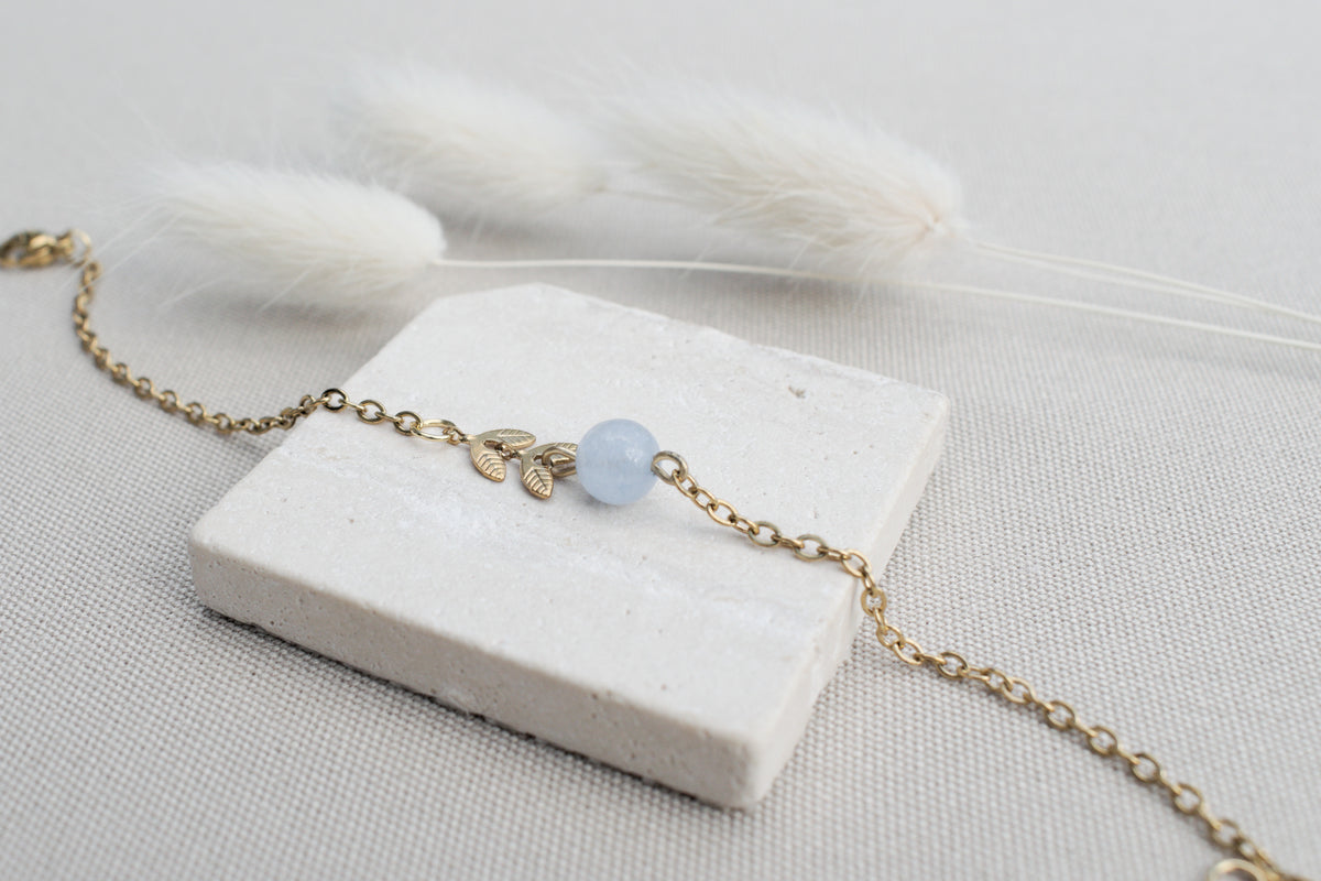 Goldenes Armband mit Blättern und Aquamarin, Edelstein Schmuck, Boho Schmuck