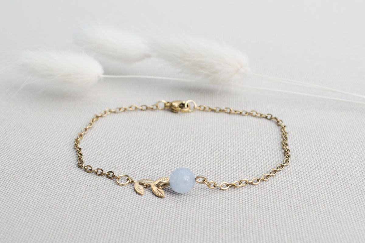 Goldenes Armband mit Blättern und Aquamarin, Edelstein Schmuck, Boho Schmuck