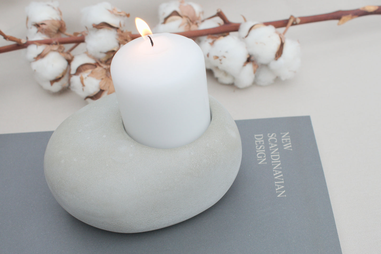 Handgemachte Kerzenhalter aus grauem Beton im Skandi Design