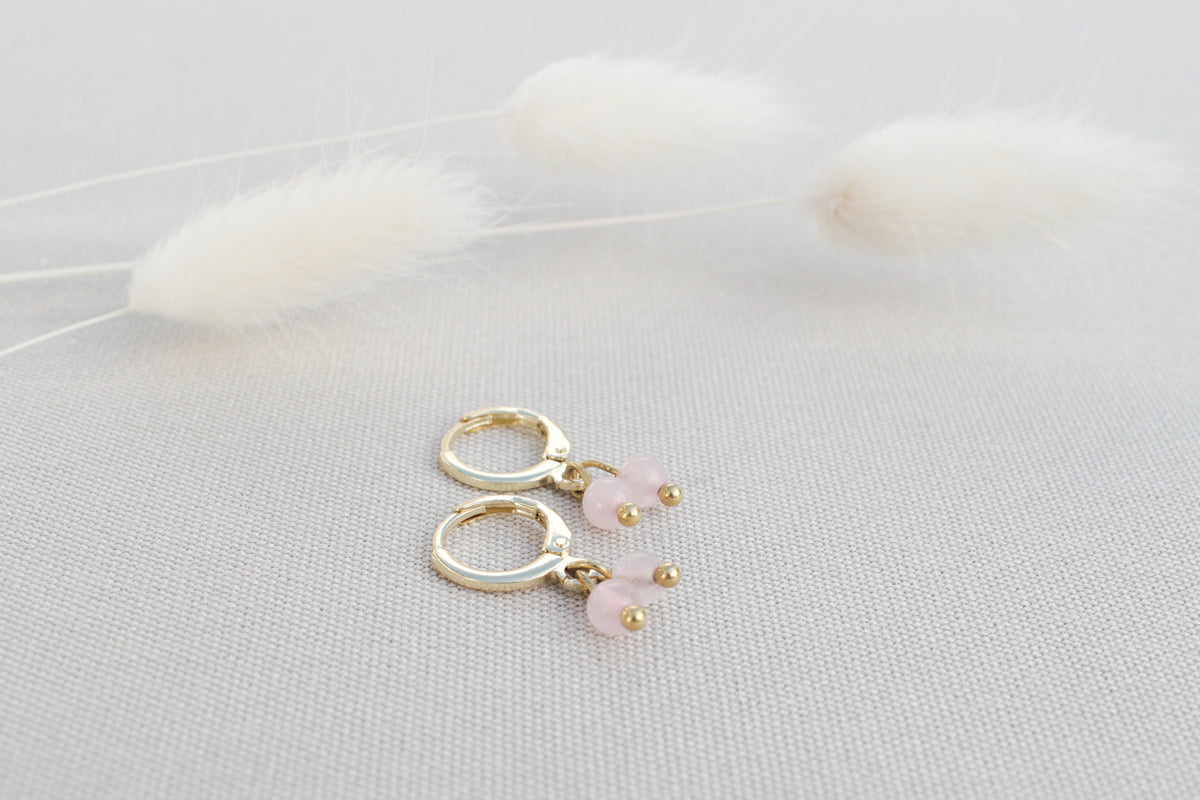 Goldene Ohrringe mit rosa Edelsteinen, romantischer Schmuck für Hochzeit & Geschenk
