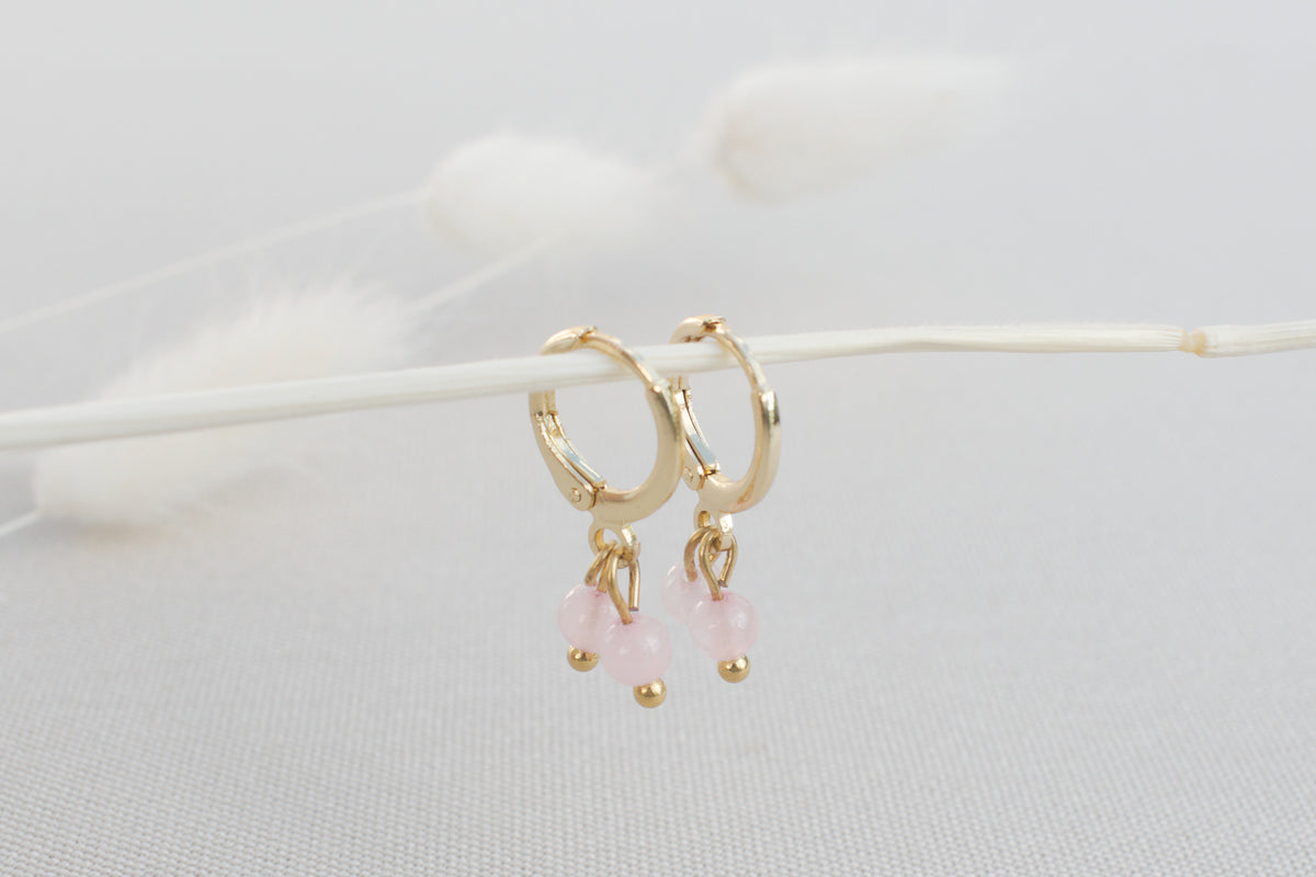 Goldene Kette mit Rosenquarz, zarte handgemachte Kirschkette in Rosa Edelstein