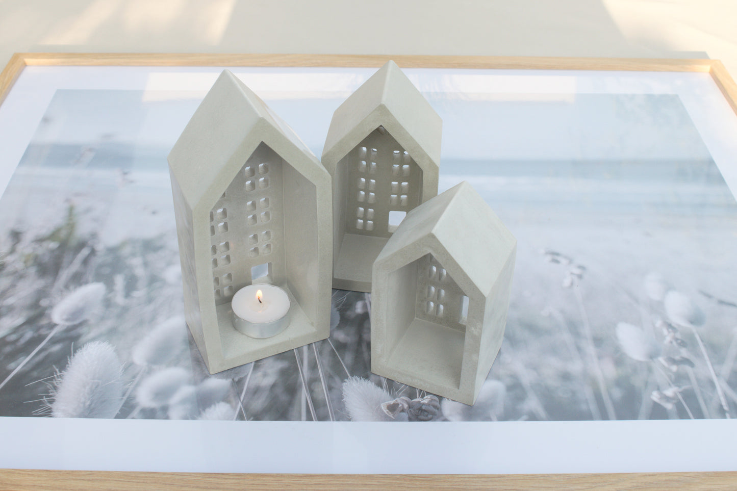 Skandi Lichterhaus aus Beton in 3 Größen, Teelichthalter & Geschenkidee