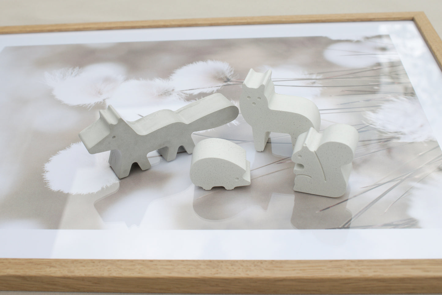 Waldtier-Set aus Beton – 6 handgemachte Tiere in Weiß & Grau, Skandi Deko, Geschenk zur Geburt