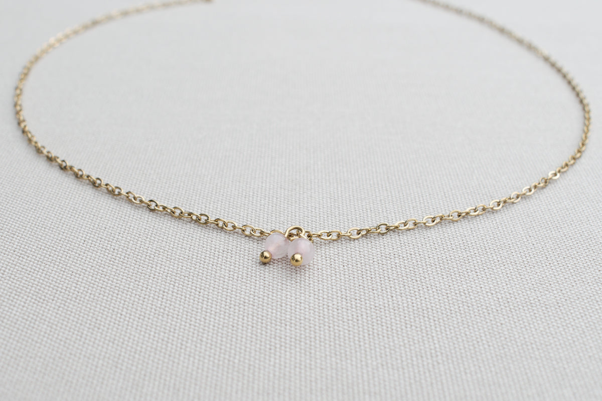 Goldene Kette mit Rosenquarz, zarte handgemachte Kirschkette in Rosa Edelstein