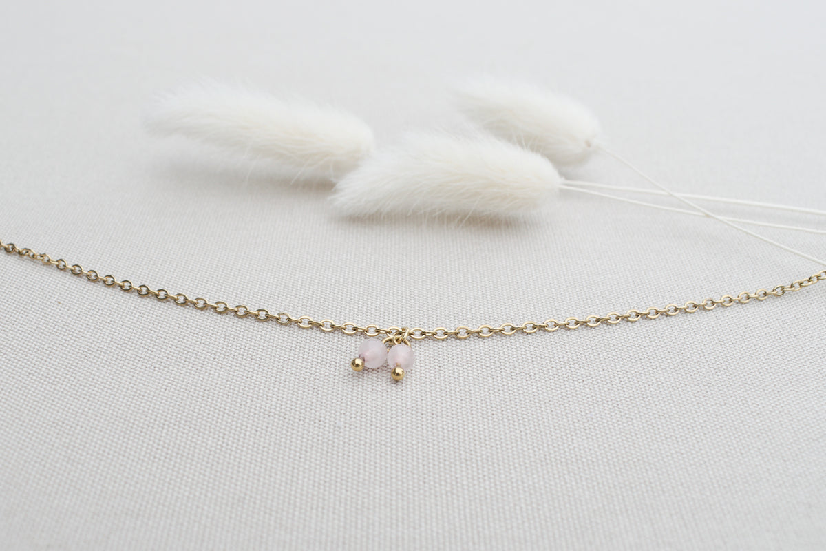 Goldene Kette mit Rosenquarz, zarte handgemachte Kirschkette in Rosa Edelstein
