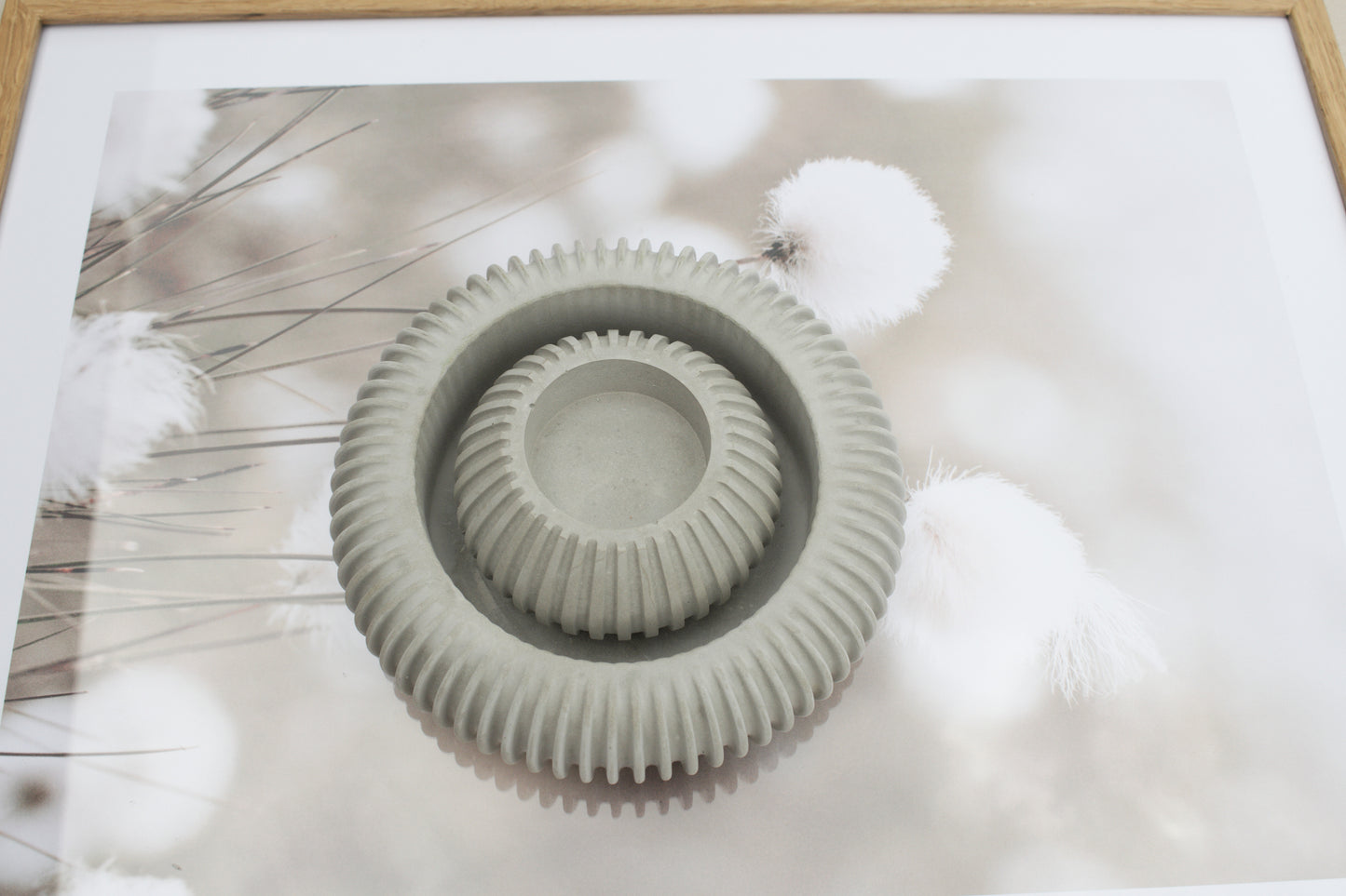 Geriffelte Schale und Teelichthalter aus grauem Beton – Skandi Deko, minimalistisch, elegant