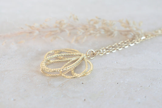 Goldene Kette mit Boho Blumenanhänger