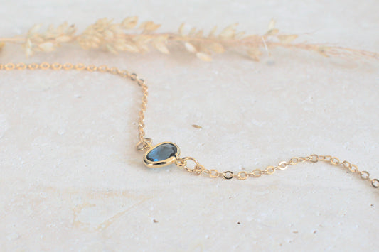 Zartes goldenes Armband mit blauem Stein für Damen