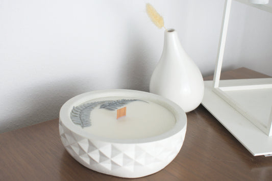 Handgemachte vegane Kerze, Duftkerze mit getrockneten Blüten, Holzdochtkerze, Soyakerze, Kerze mit Beton, handgegossene Kerze