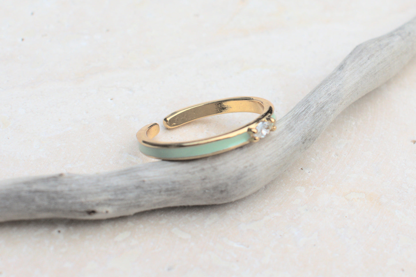 Schmaler gold türkiser Stapelring mit Glasstein in der Mitte