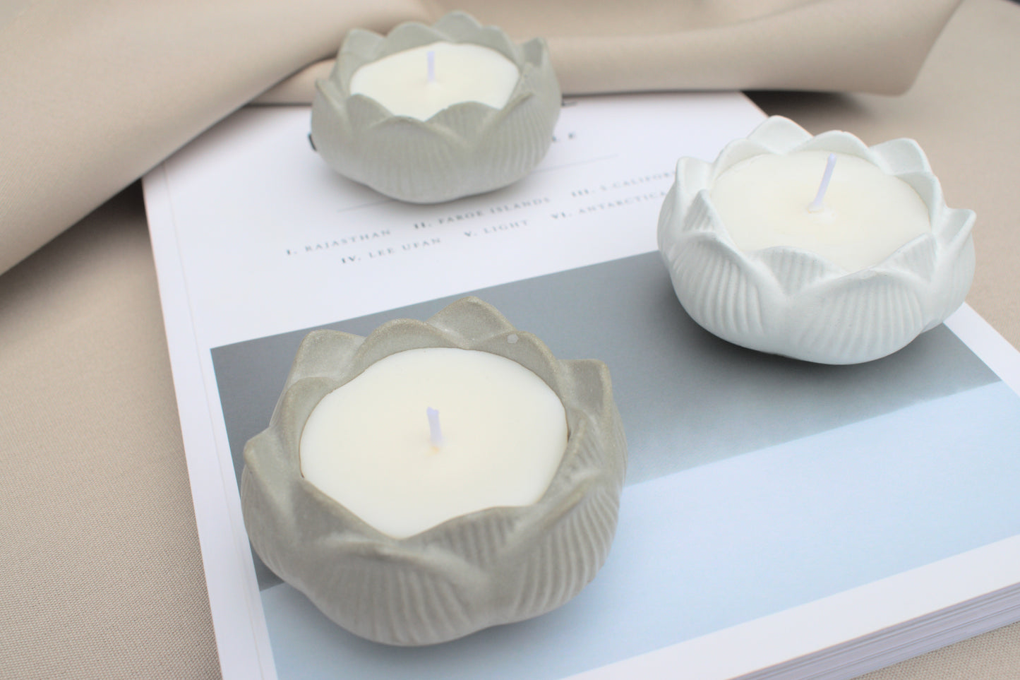 Kerze aus Beton in Form einer Blume, der Lotusblüte