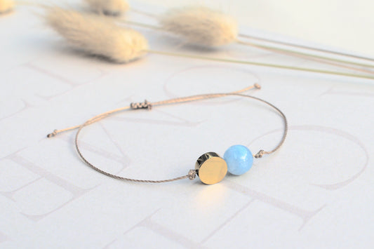 Armband mit himmelblauem Aquamarin in einer goldenen flachen Perle aus Edelstahl, Talisman