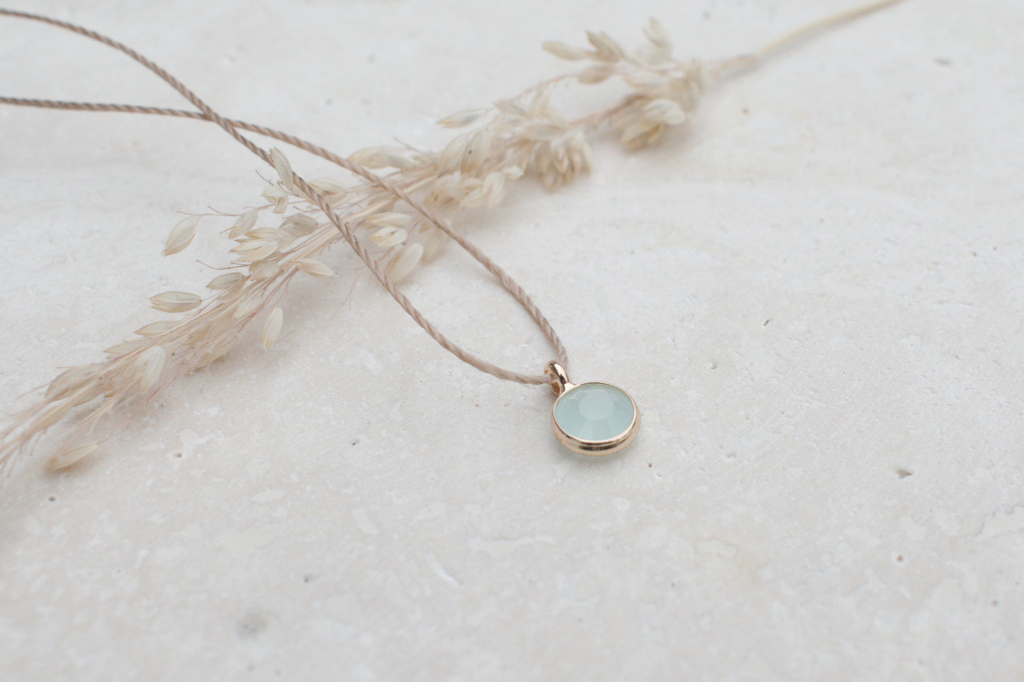 Minimalistische Kette mit türkis goldenem Anhänger