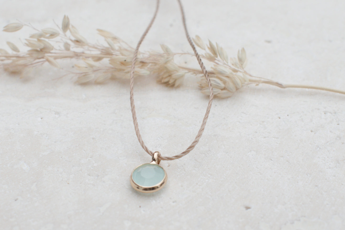 Minimalistische Kette mit türkis goldenem Anhänger