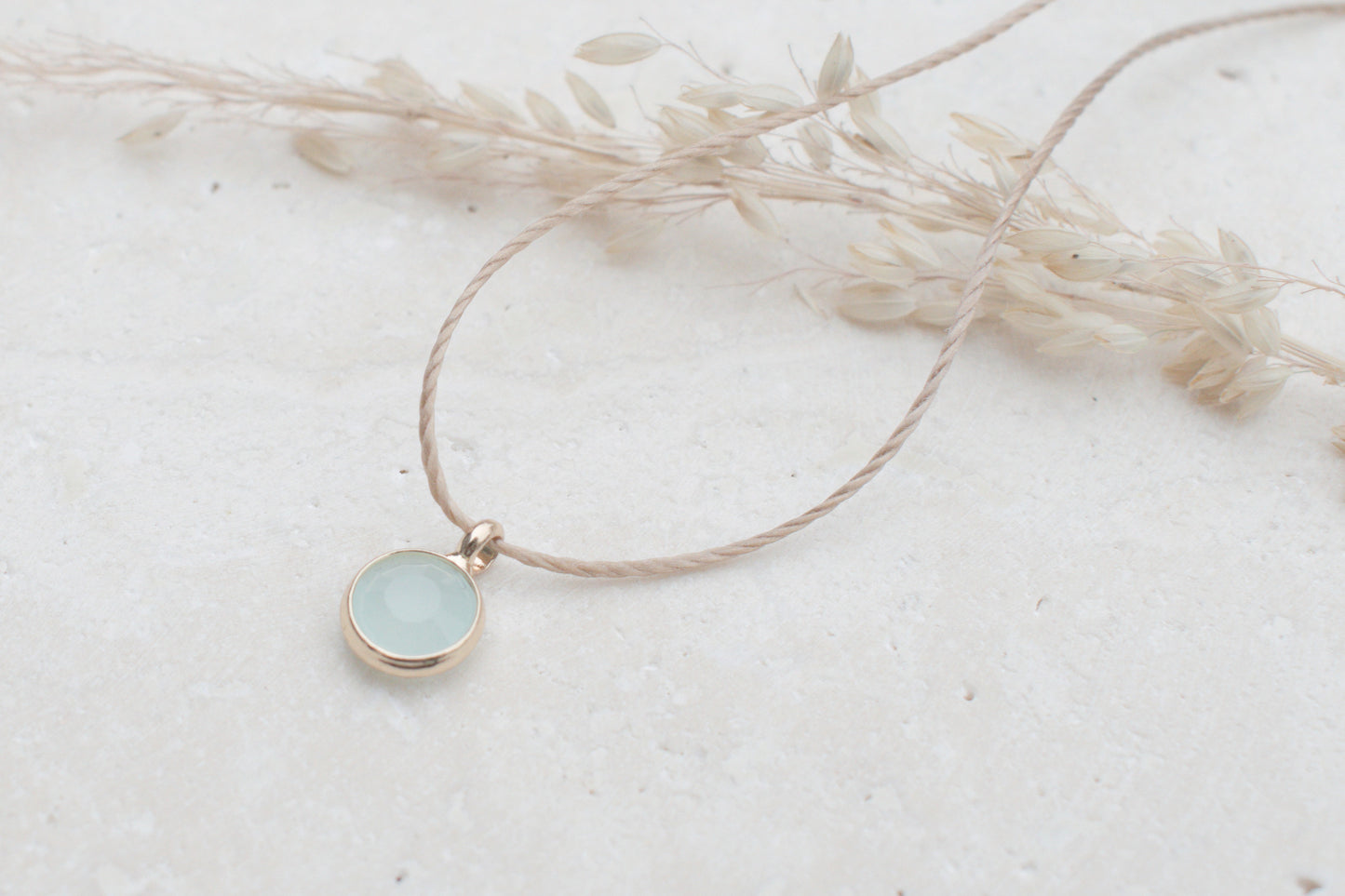 Minimalistische Kette mit türkis goldenem Anhänger