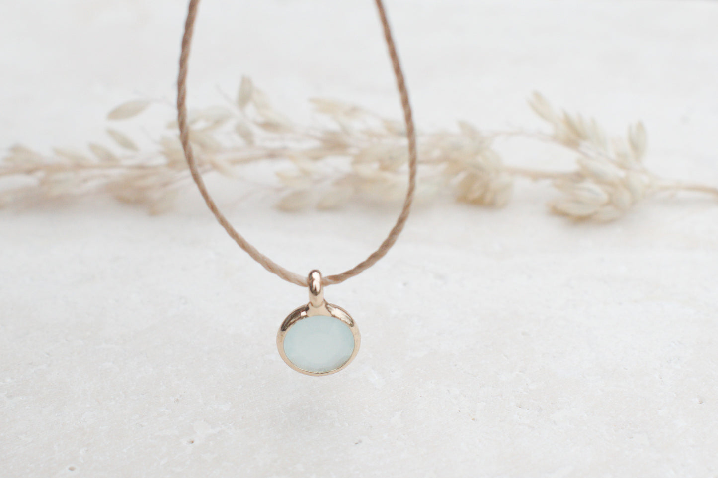 Minimalistische Kette mit türkis goldenem Anhänger