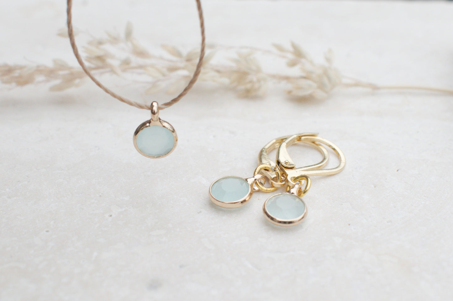 Minimalistische Kette mit türkis goldenem Anhänger