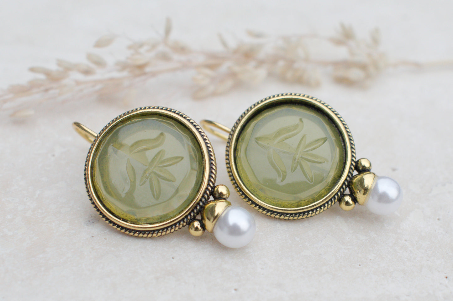 Verspielte Boho Ohrringe mit einer Perle