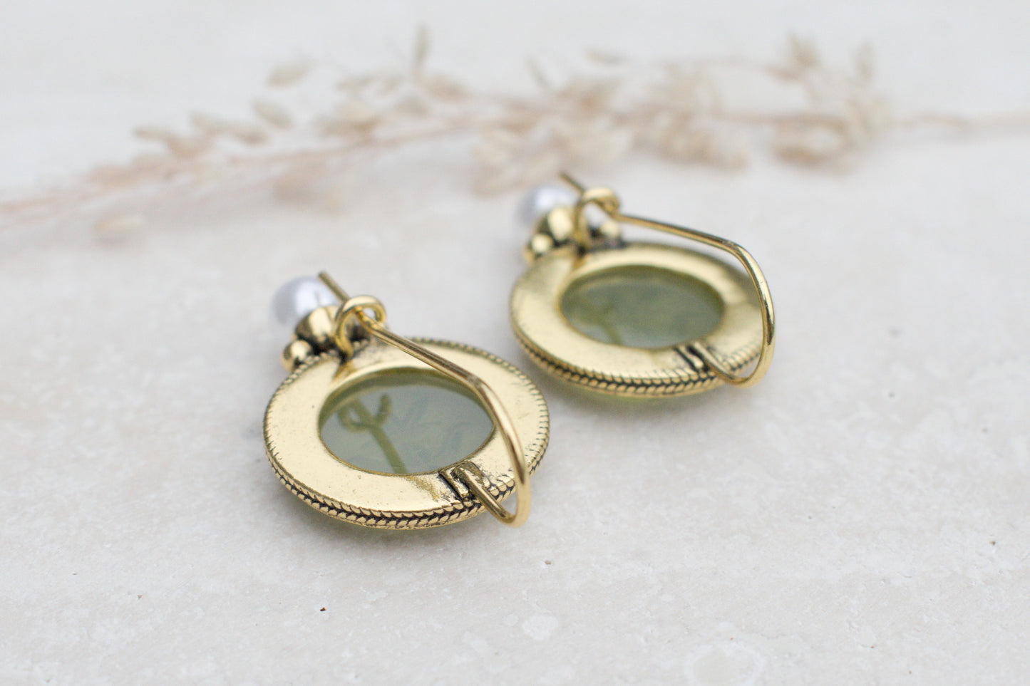 Verspielte Boho Ohrringe mit einer Perle