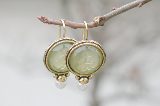 Verspielte Boho Ohrringe mit einer Perle